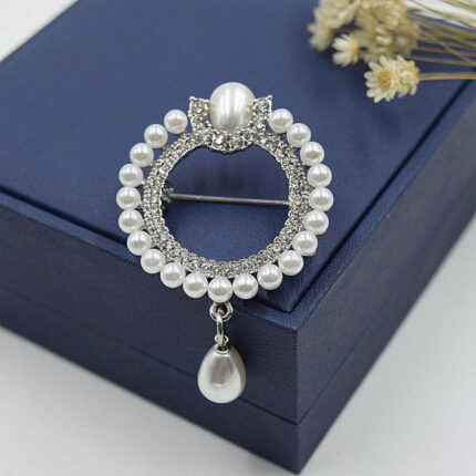 2PCS Korean Version Luxury Anti Glare Buckle Flower Chest Flower Pin